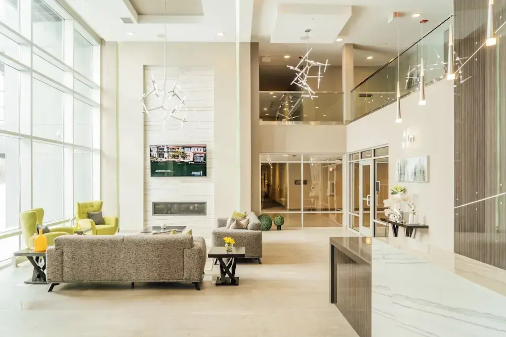 Bright Stylish 2BR Apt in Oak Brook