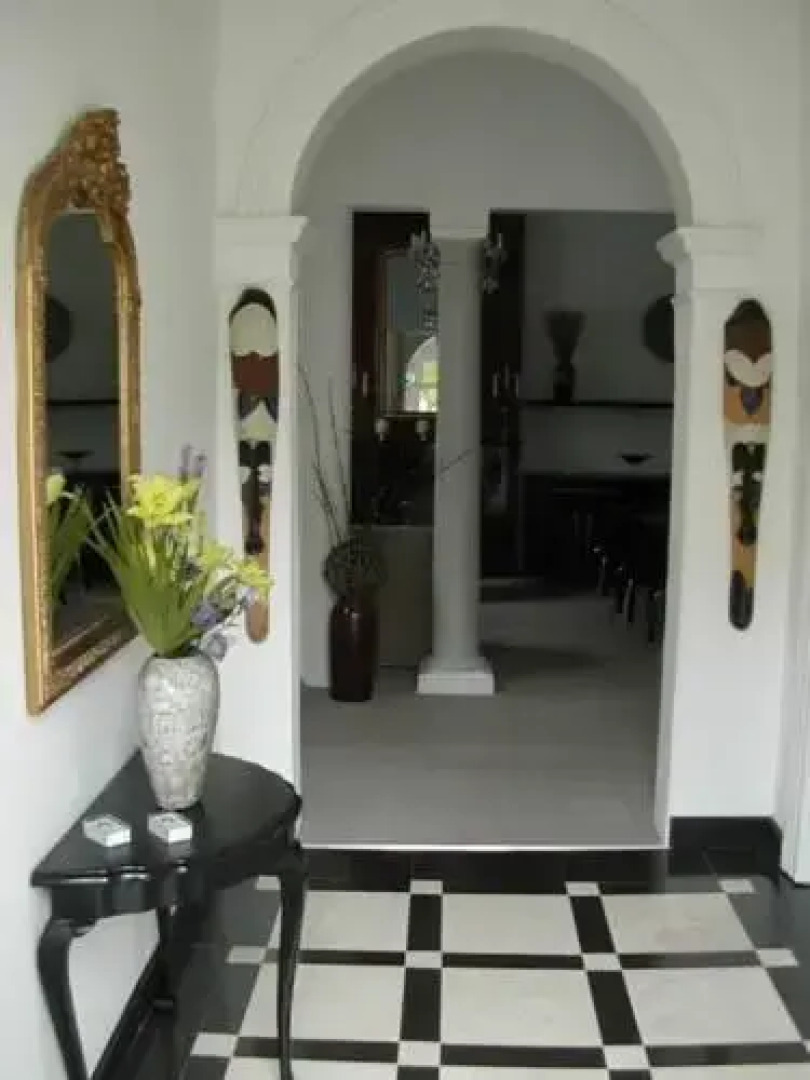 4 on Varneys Guest House