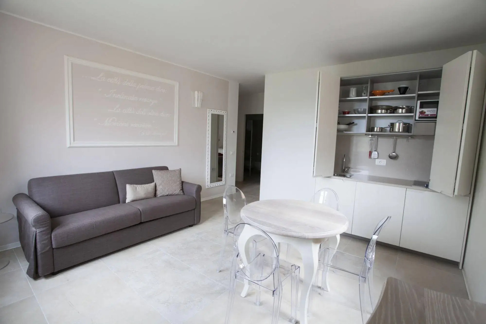 Villa Italia Luxury Suites and Apartments