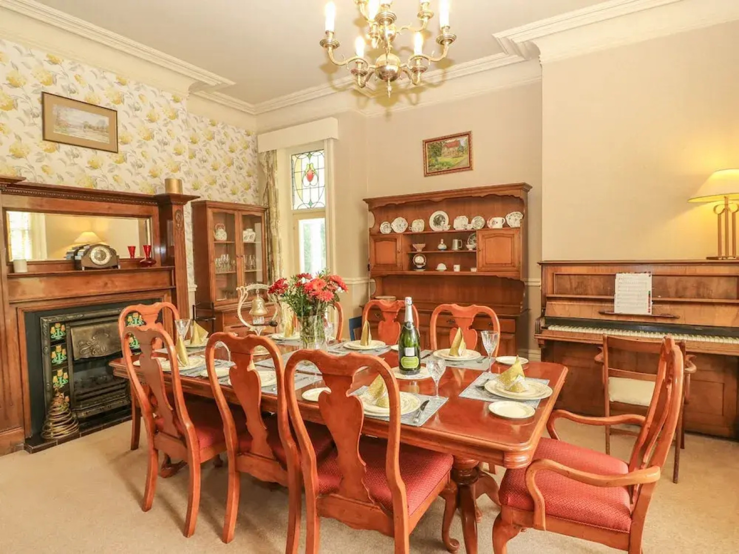 Lyndhurst, Brighouse