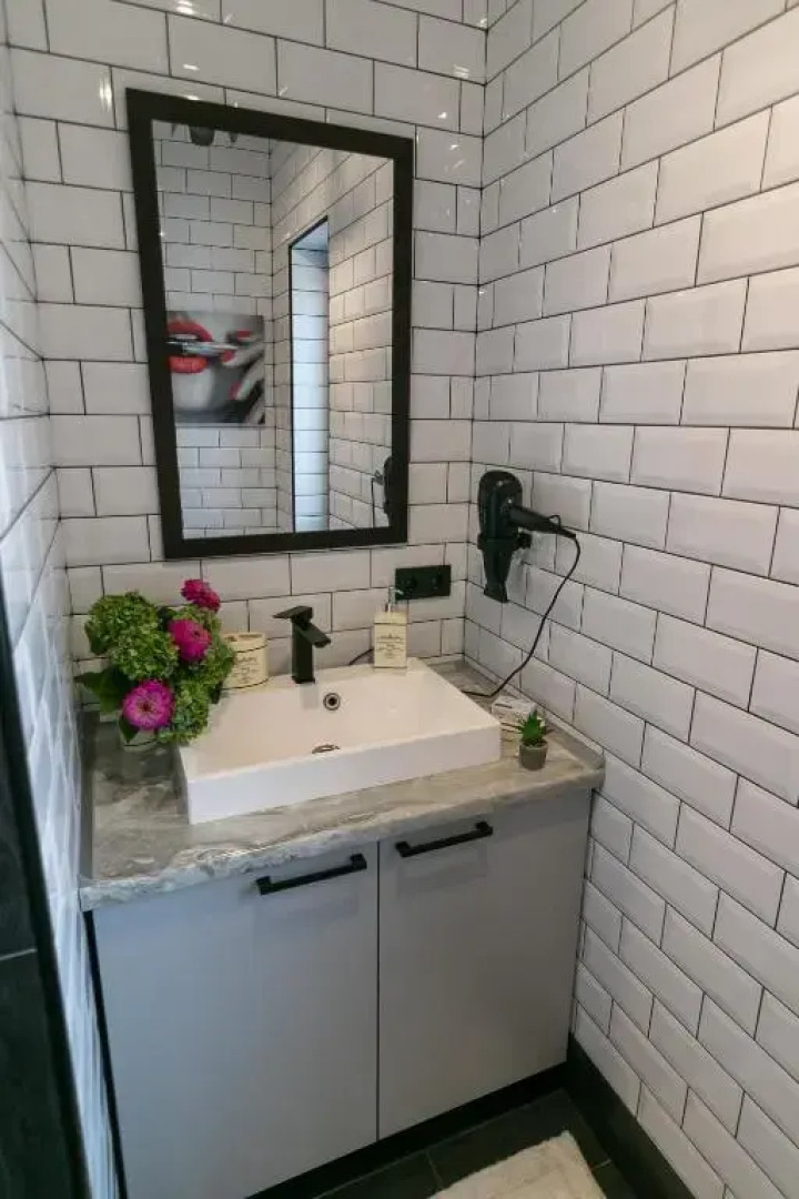 Morshyn Avenue Apartment