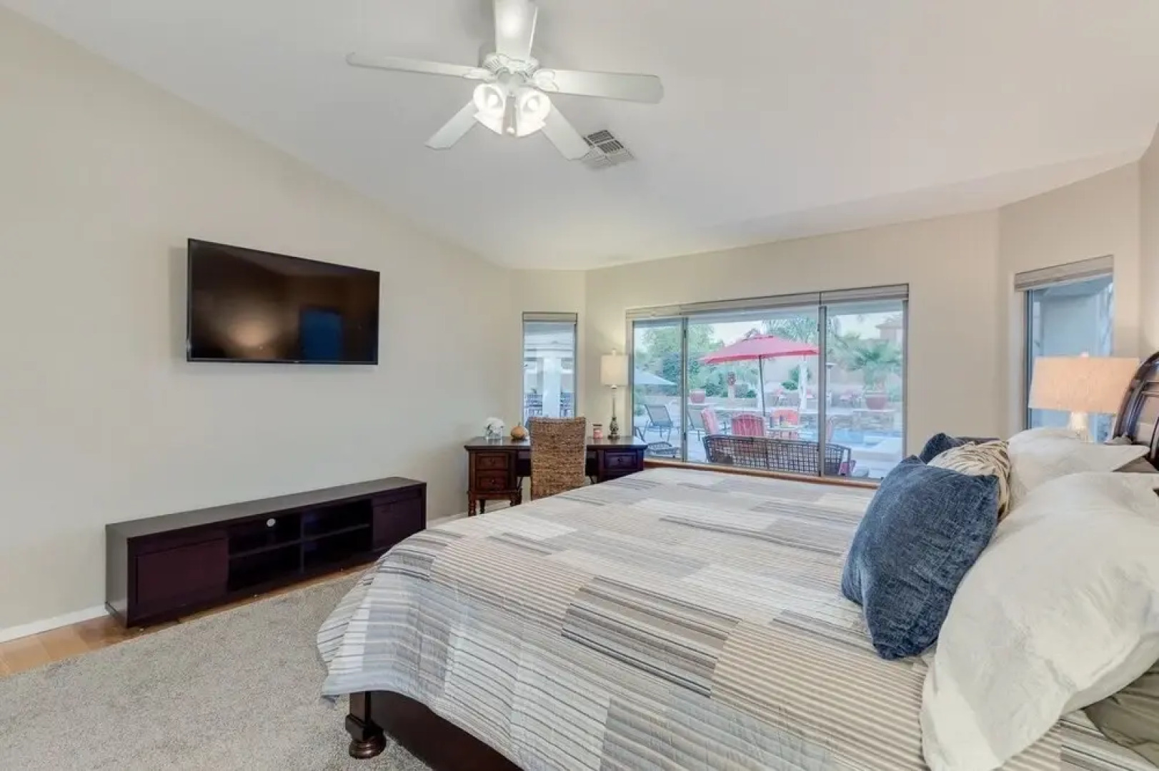 Oasis in The Desert! 5 Bedrooms, 3 Baths, Heated Resort Pool and Spa! Separate Casita! by Redawning