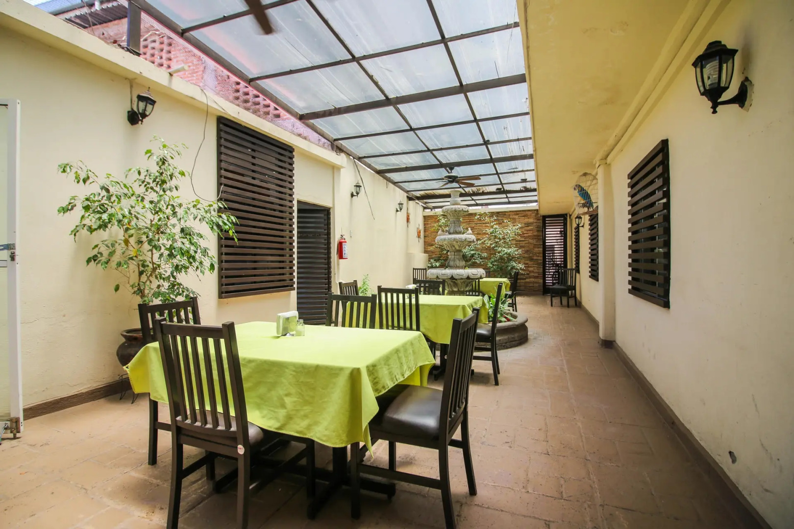 Capital O Hotel Casa Blanca