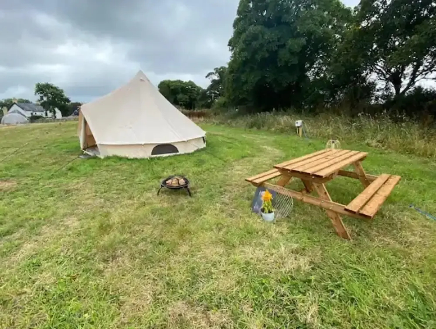 Cozy Dog Friendly Hot Tent With Log Burner & Logs
