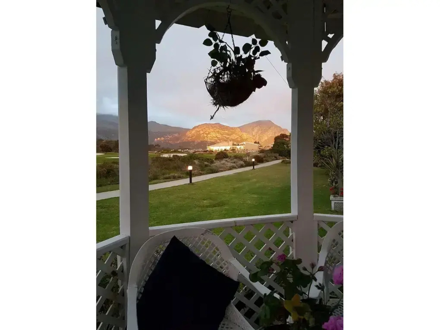 Mulligans Golf Lodge