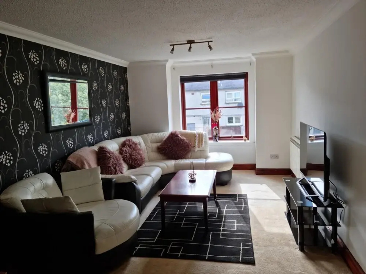 Superb 2 Bedroom Flat Tillicoultry