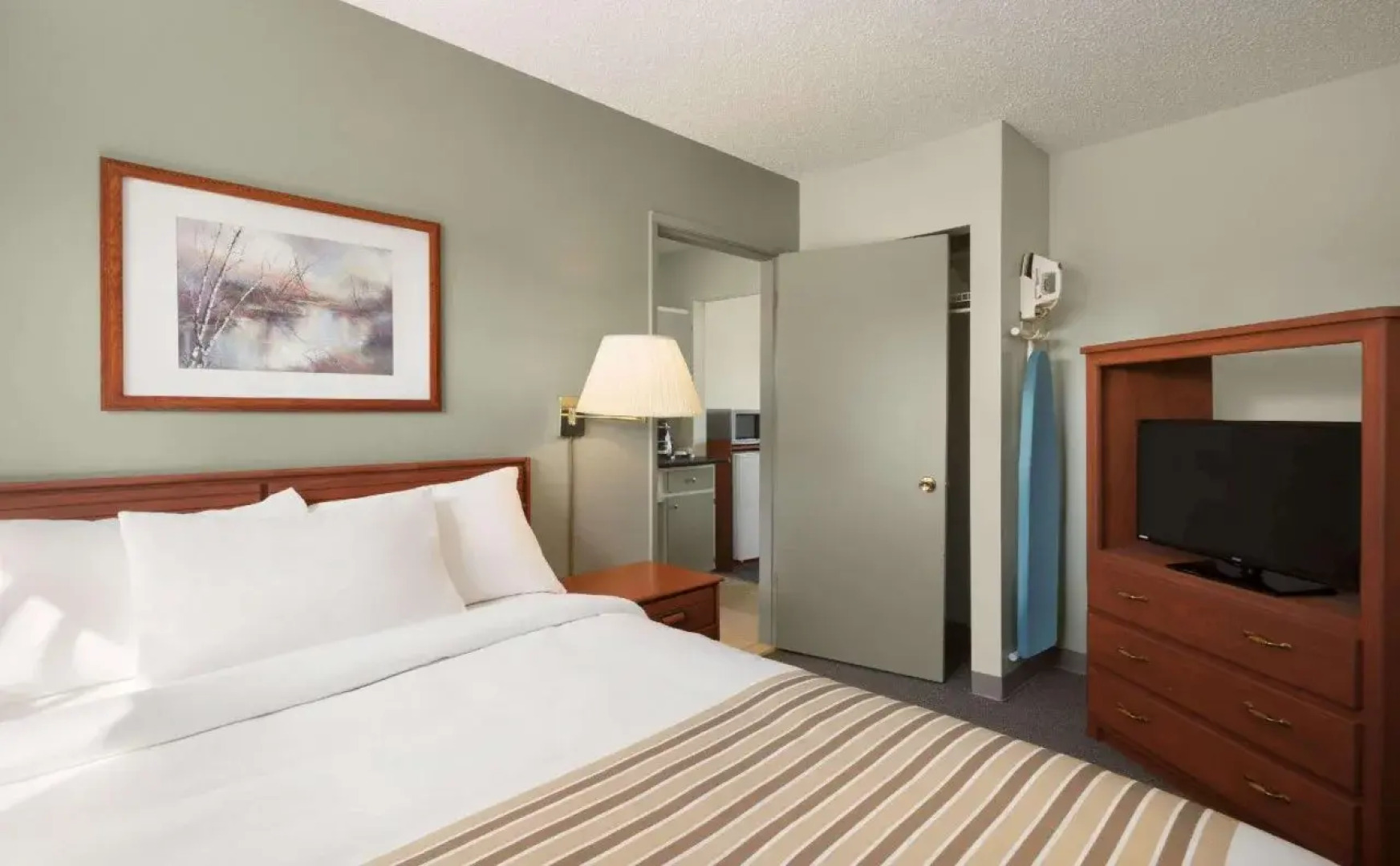 Econo Lodge Inn & Suites Cranbrook