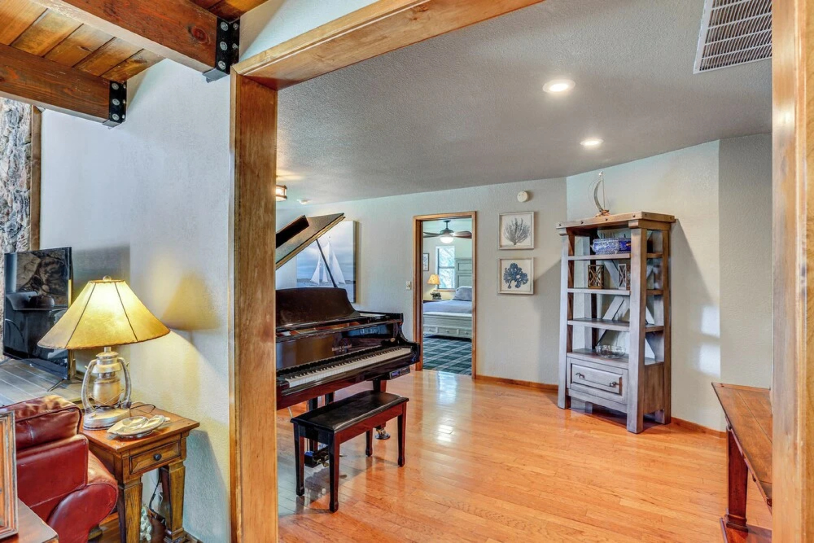 Spacious Retreat w/ Backyard: 1 Mi to Lake Almanor