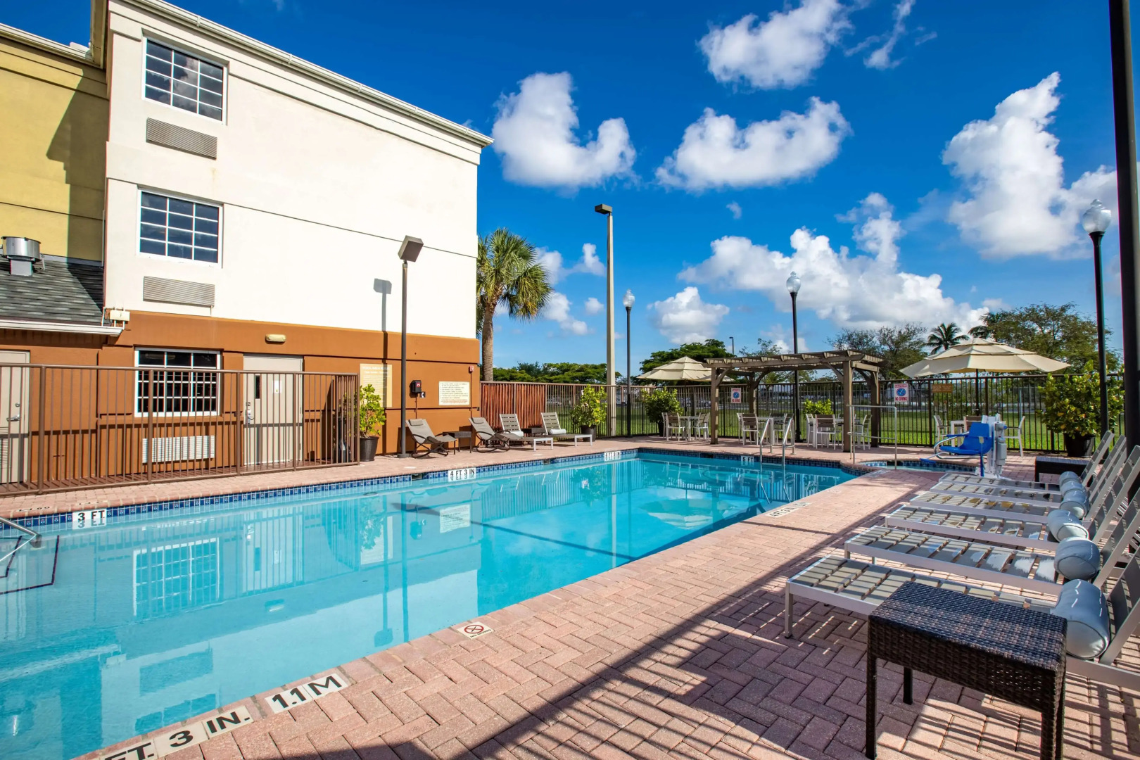 Sonesta Simply Suites Miami Airport Doral