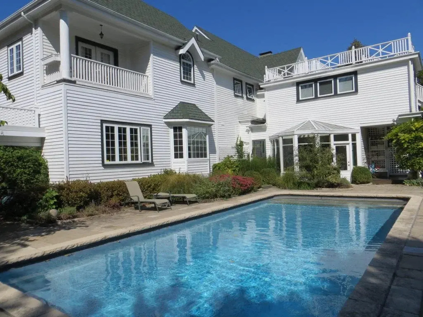 Lakewinds Country Manor