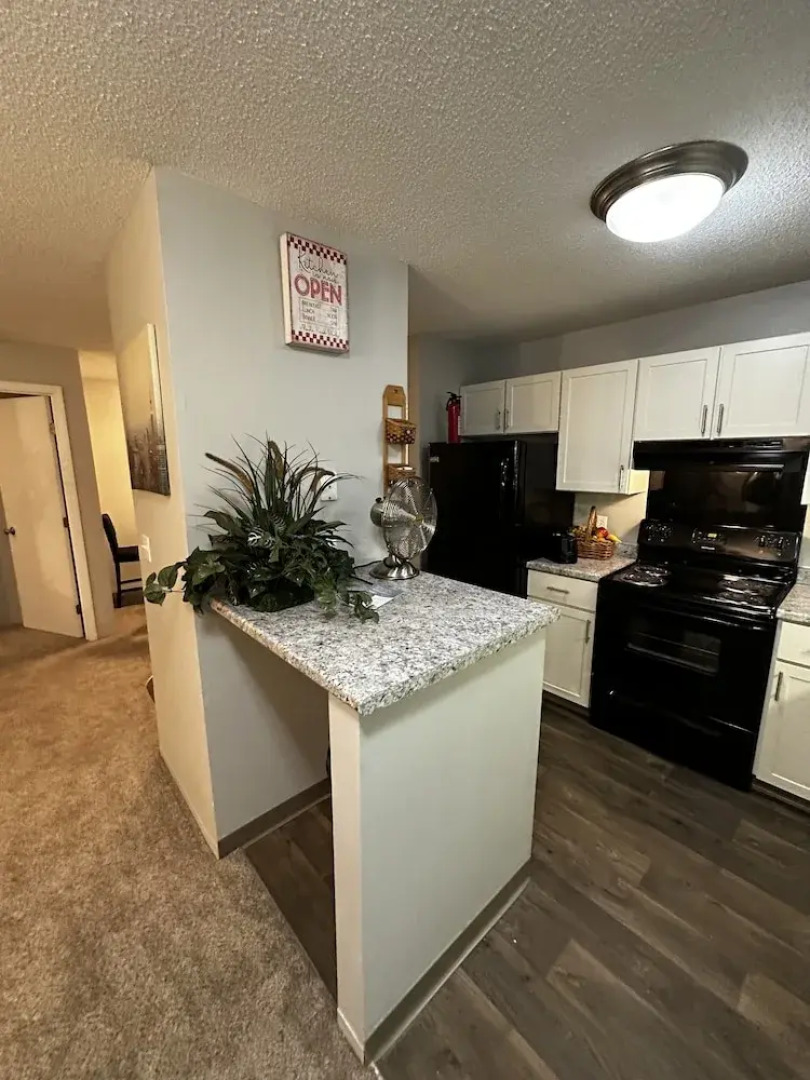 2 BR con patio por el centro comercial