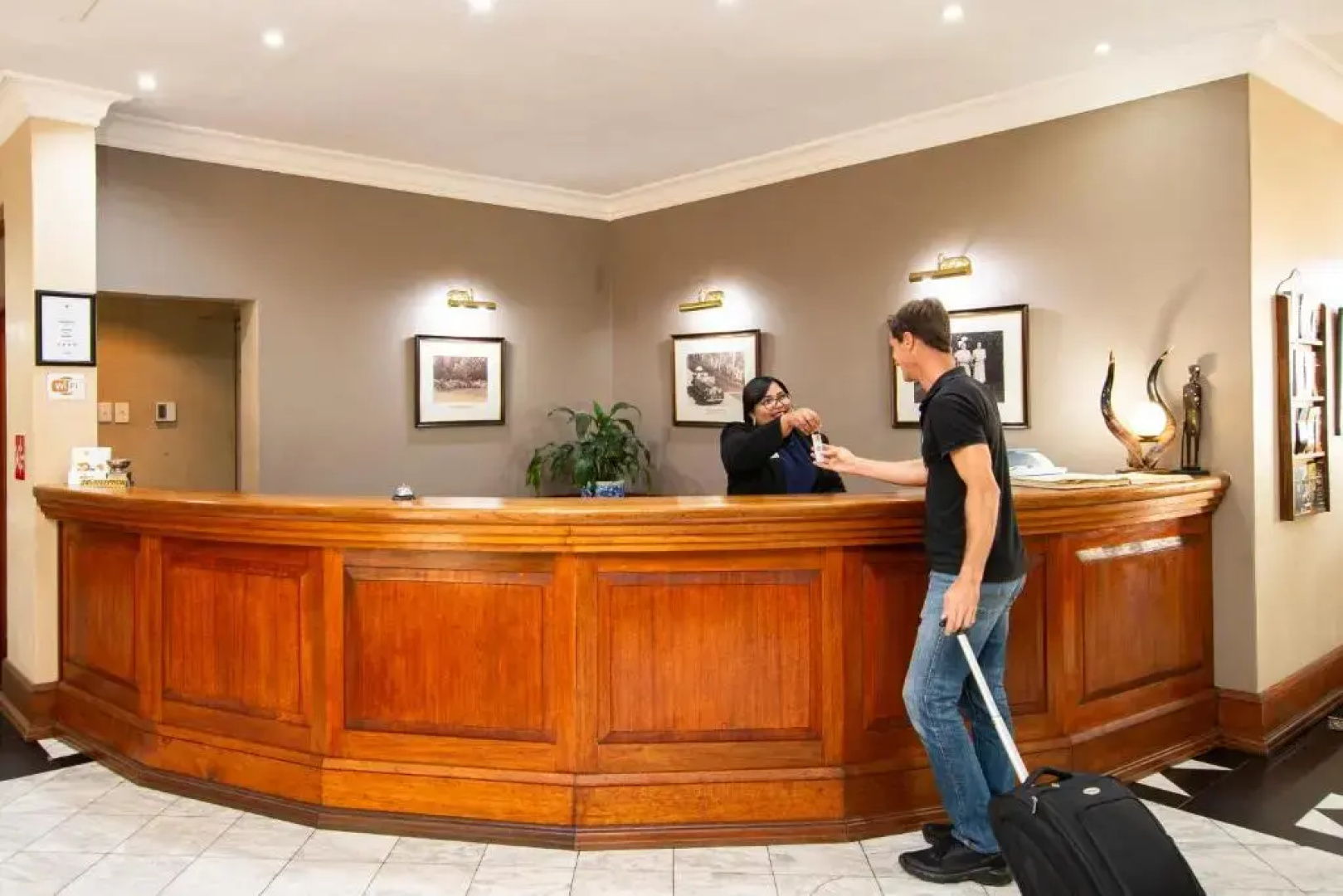 Queen’s Hotel by BON Hotels
