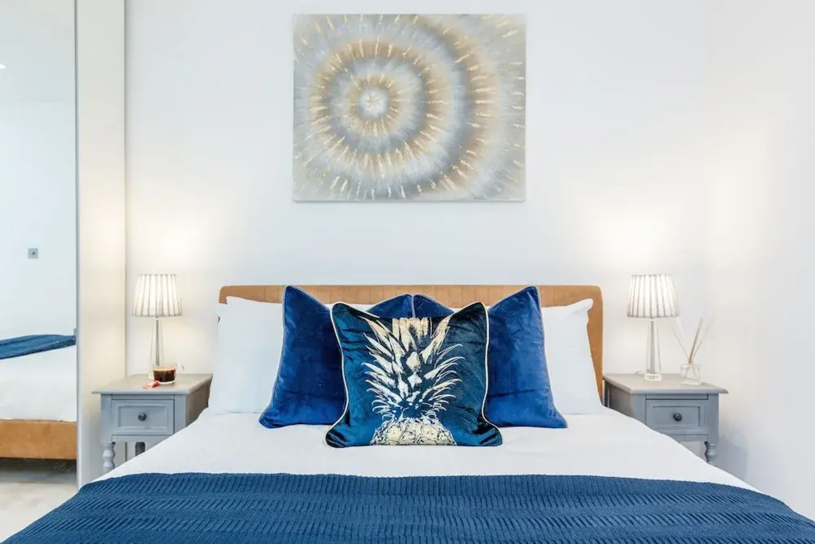 Large Windsor Apartment Free Parking Single or King Beds