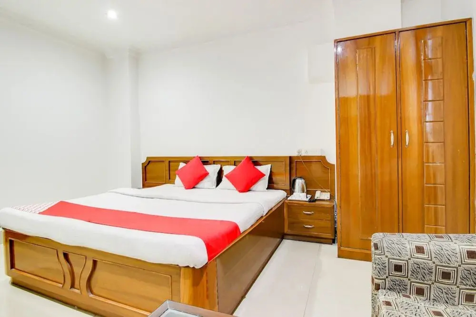 OYO 49035 Hotel Royel Park