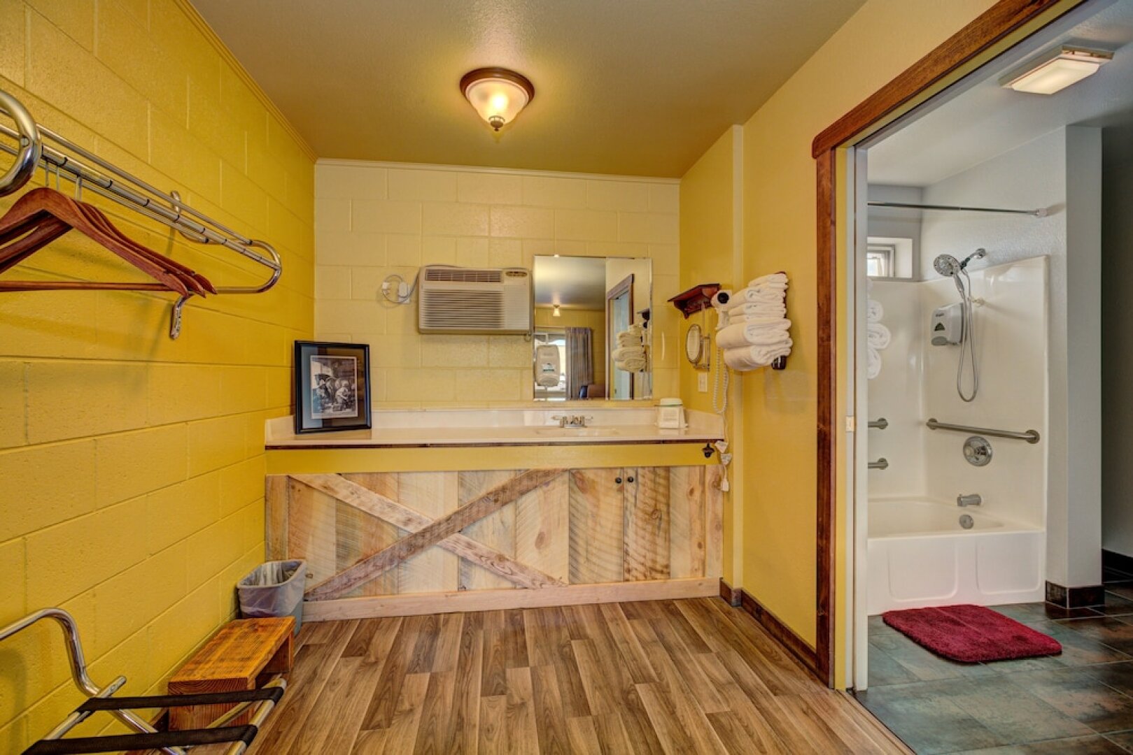 Holiday Motel & RV Park