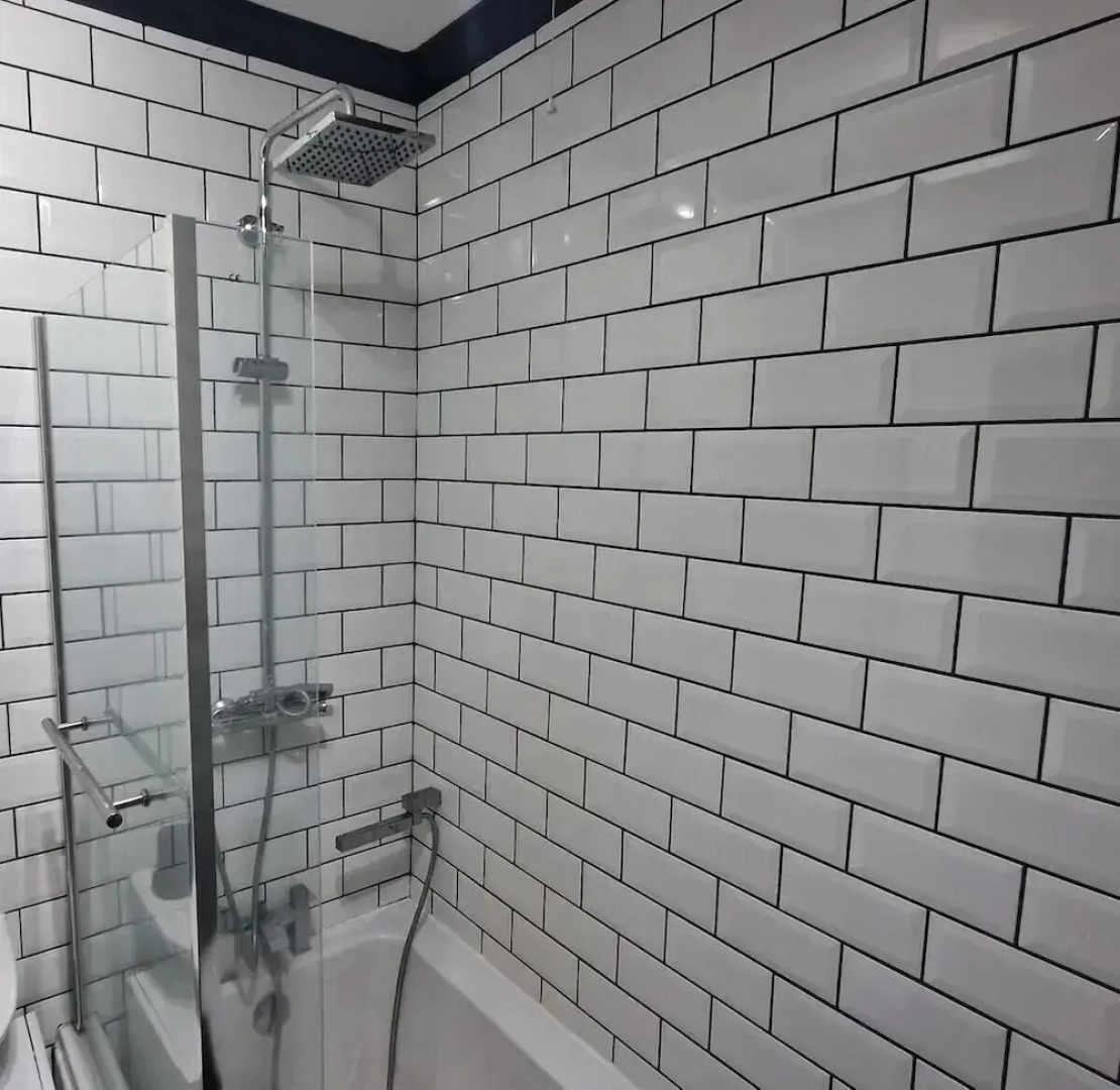 Charming 4-bed House in Wednesbury