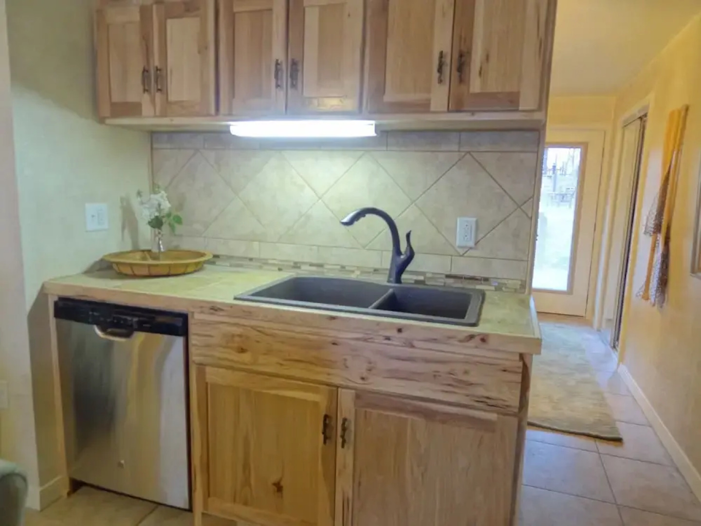 Poolside Queen Cabana with two queen beds, full kitchen and pool access overlooking Lake Ouachita. by RedAwning