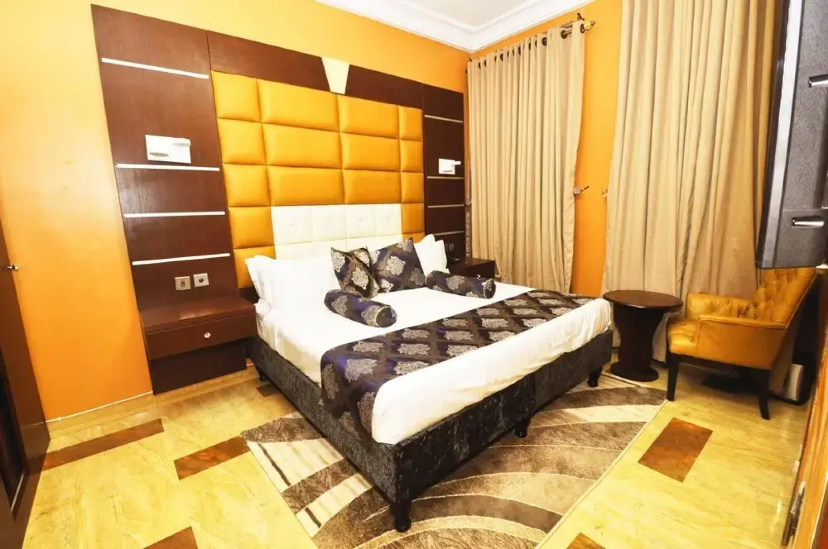 Soprom Hotel & Suites