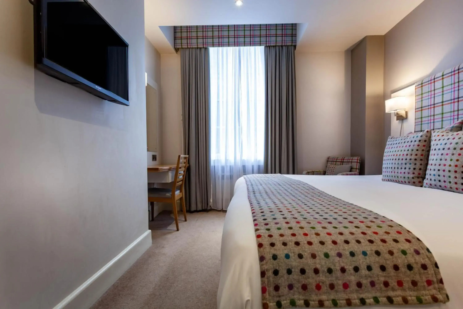 White Hart Hotel & Apartments