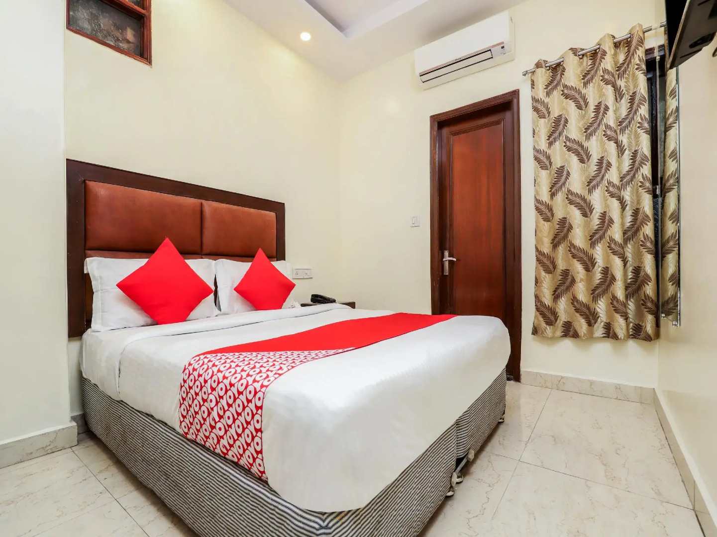 OYO 29389 Delhi Empire