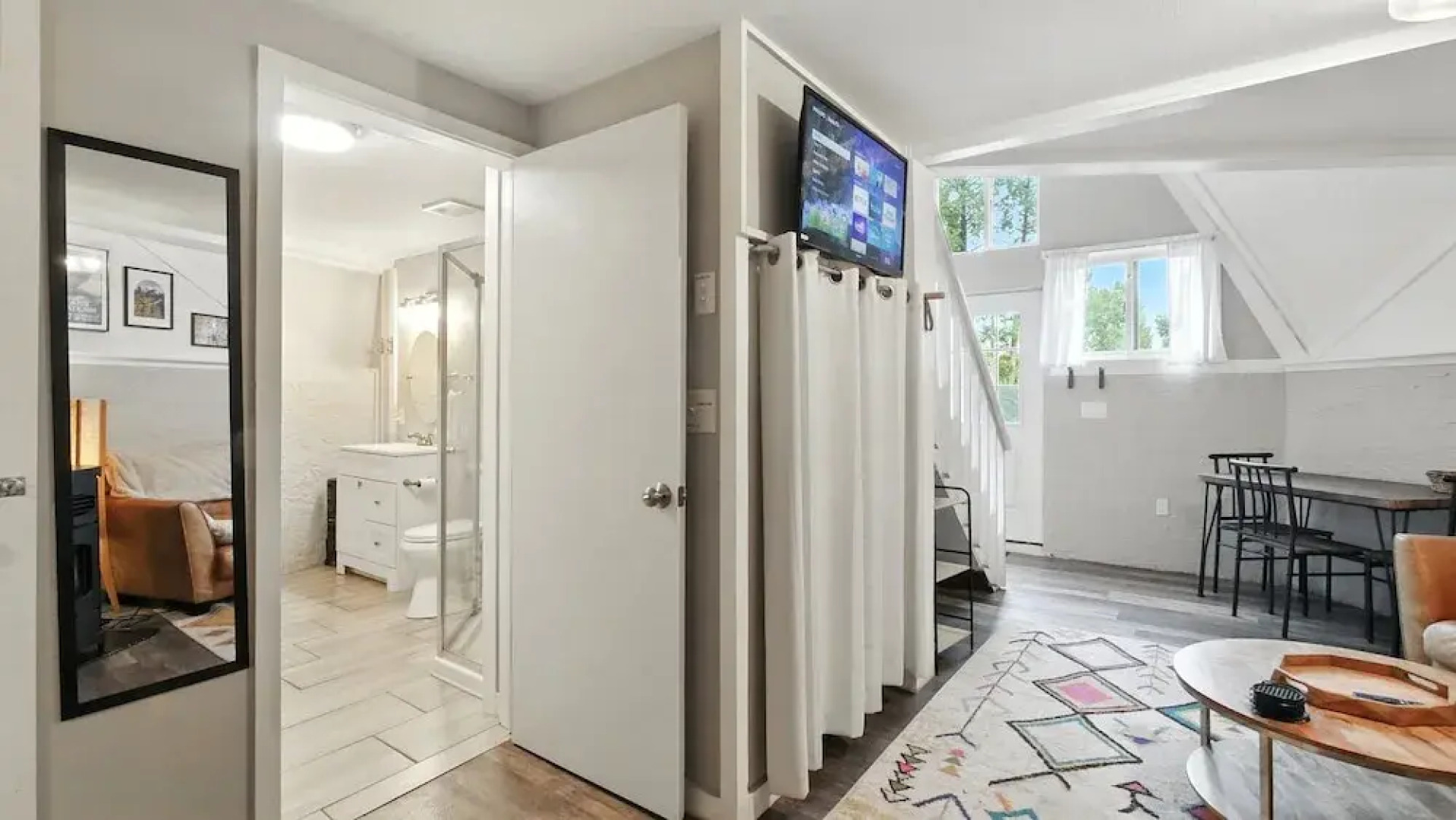 Charming Cabin W/ Scenic Views Near Uc Health 2 Bedroom Cabin