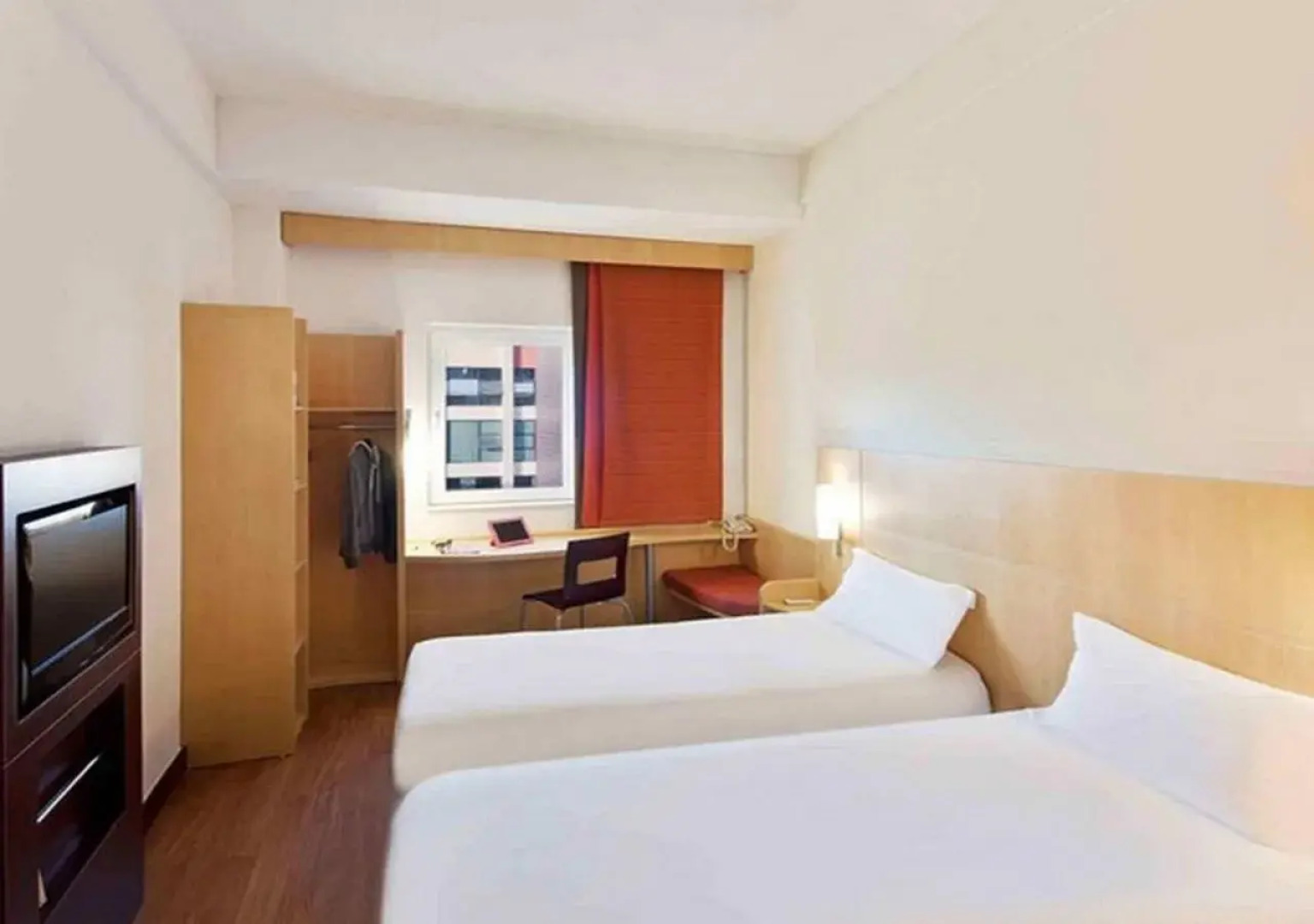 Ibis Ningbo Qianhu Plaza Hotel