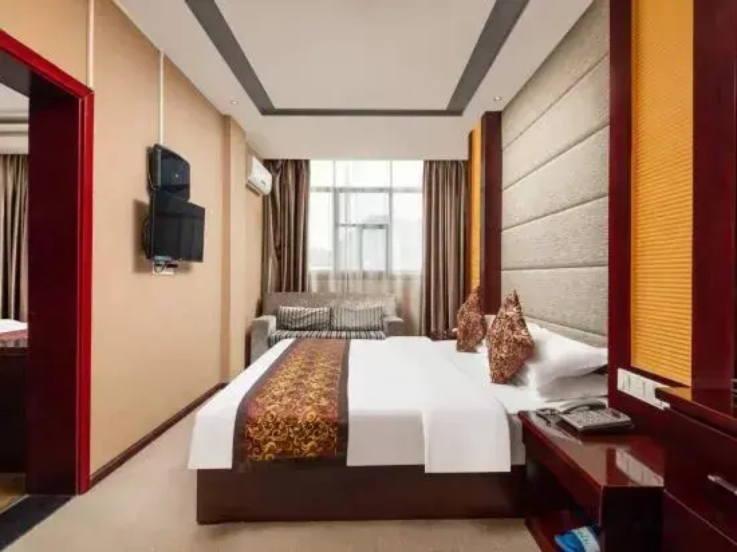 Yuanxuan Hotel (Anshun Xintiandi Food Street)