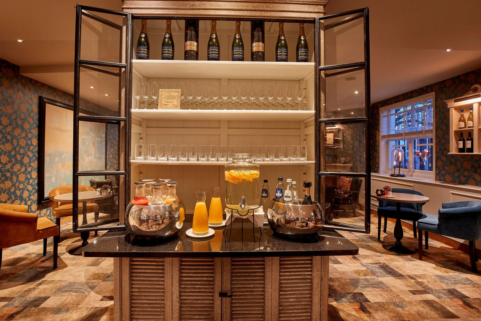 Carlton Ambassador Hotel