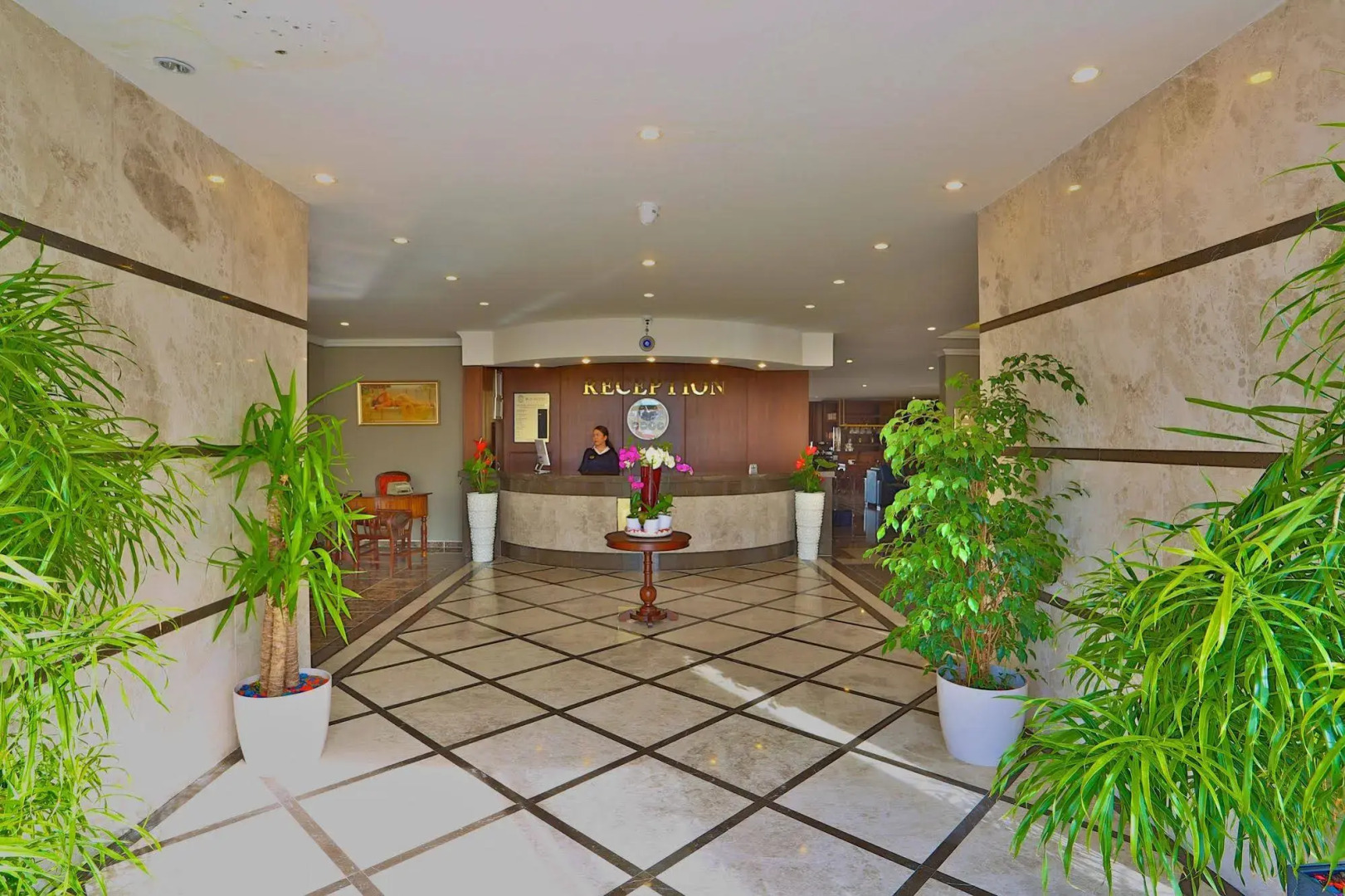 Bon Hotel City & Resort