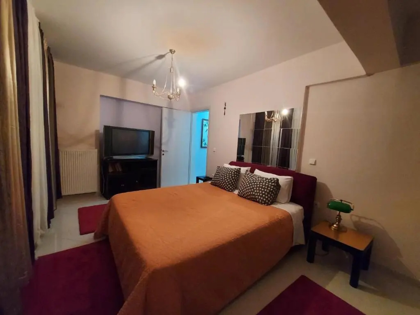 One bedroom apartment new with large living room