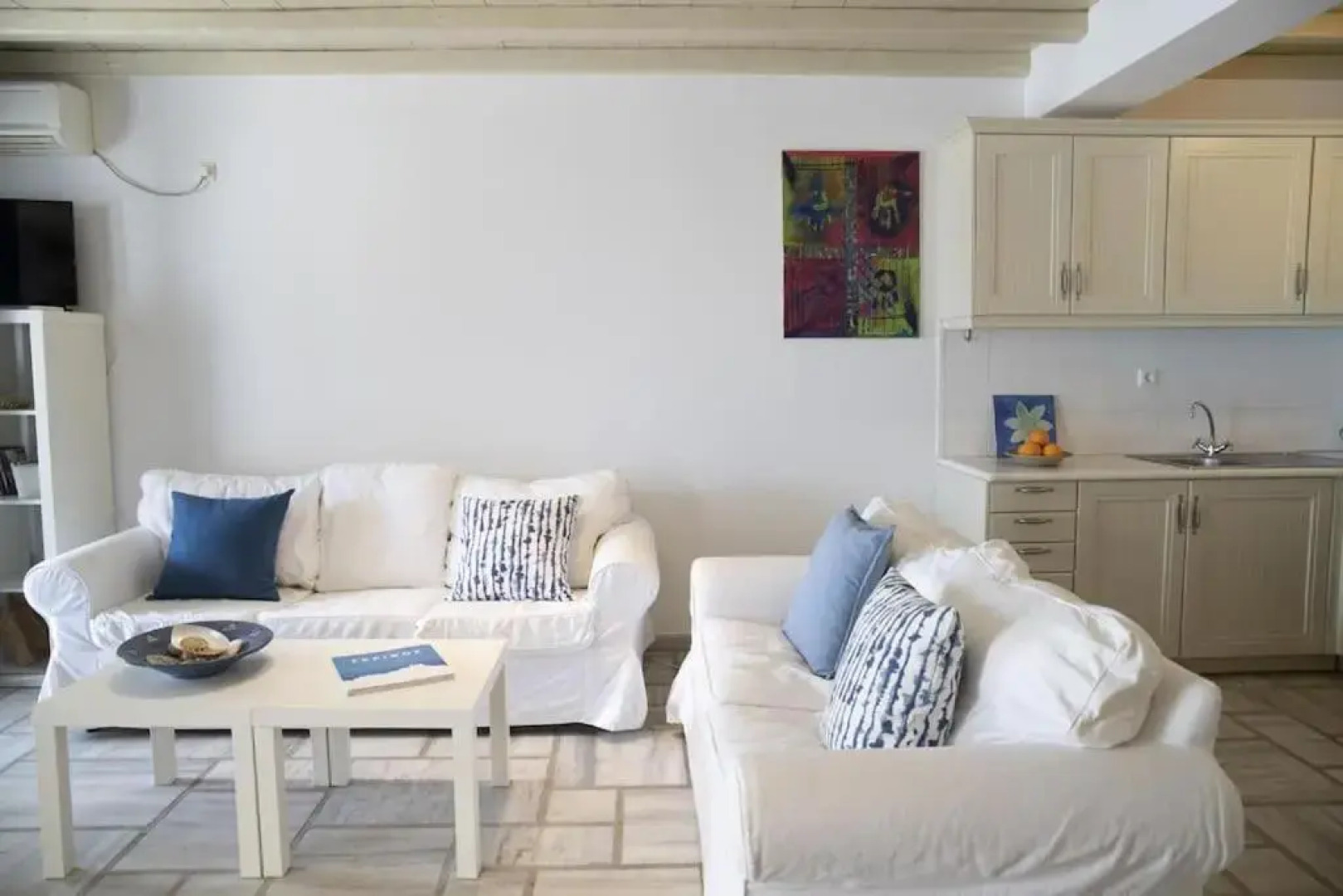 Beachfront 2br apartment - Free parking