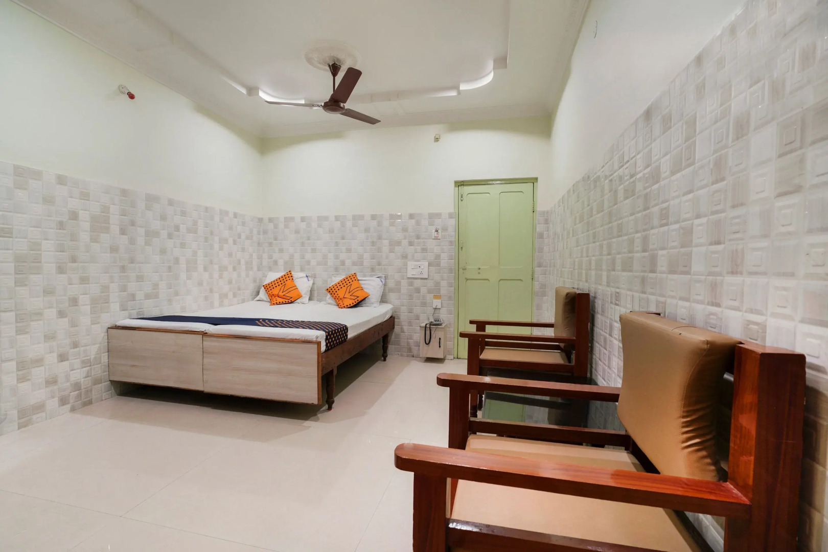 SPOT ON 38697 Hotel Sridhar