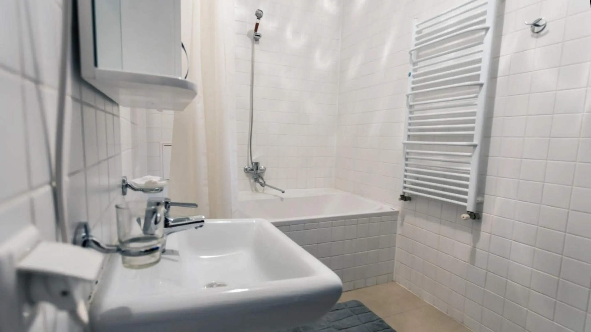 Rakhiv Hotel & Apartments