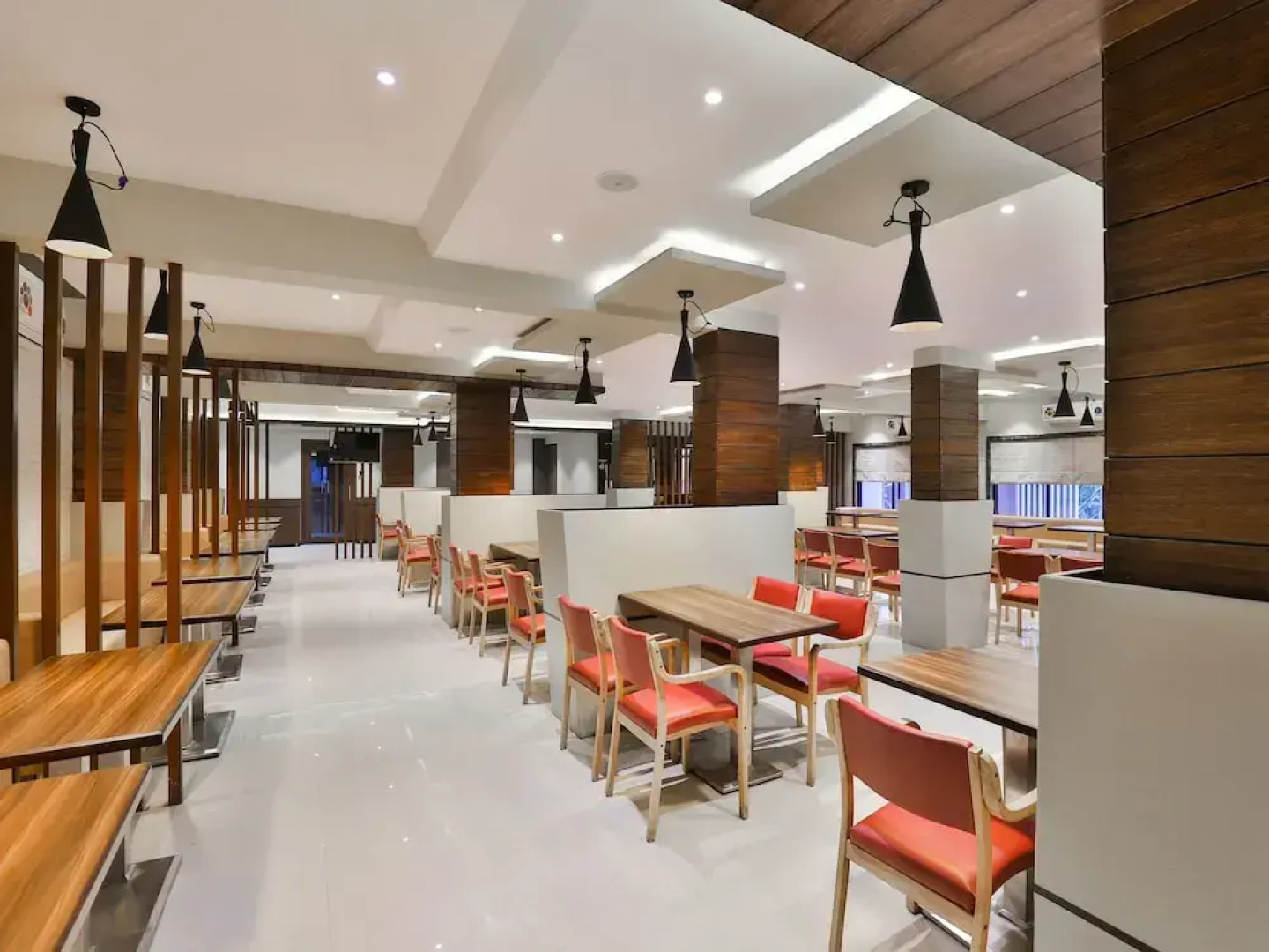 OYO 16122 Hotel Navya Palace
