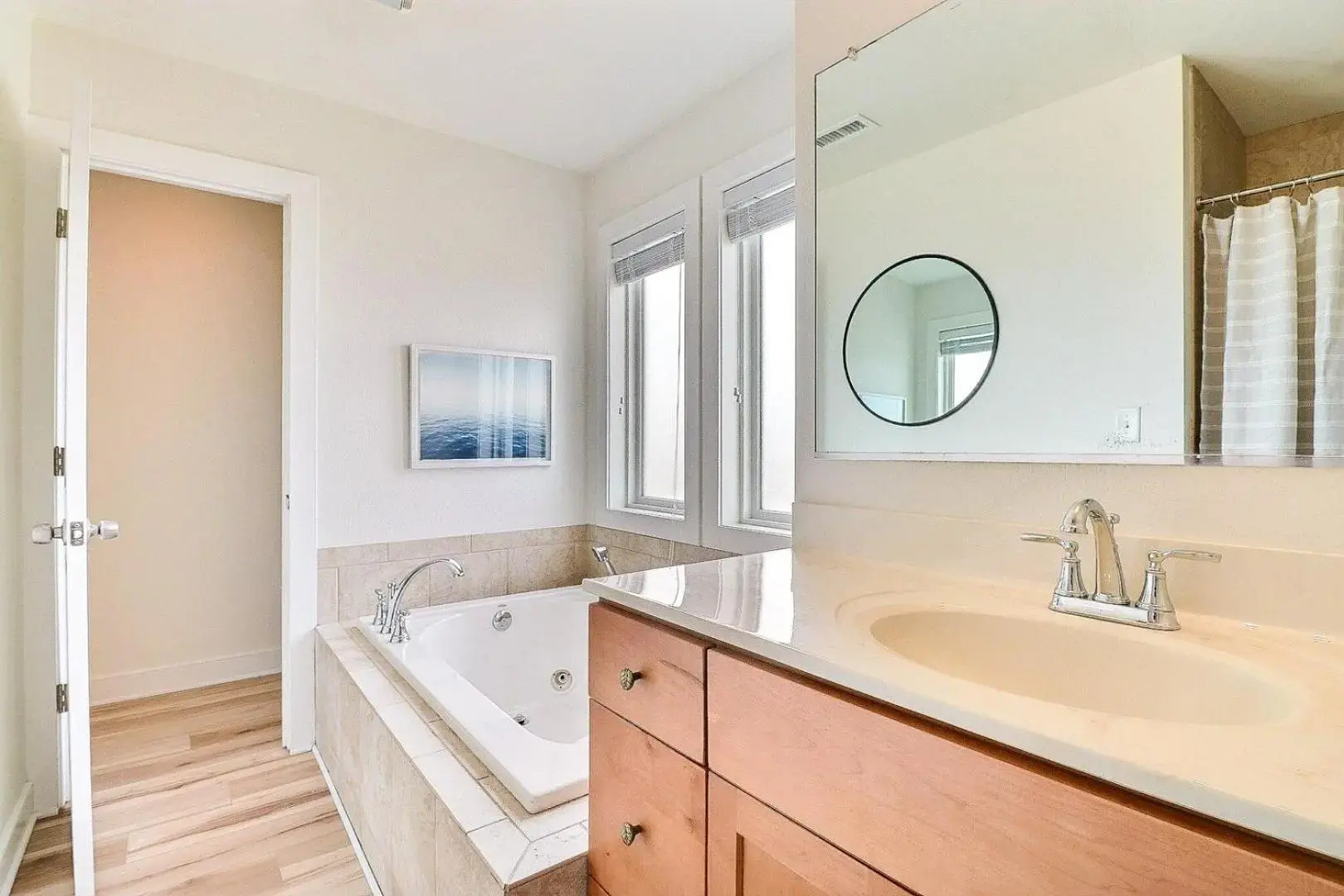 4120 The Shake Shack Across Street from Beach