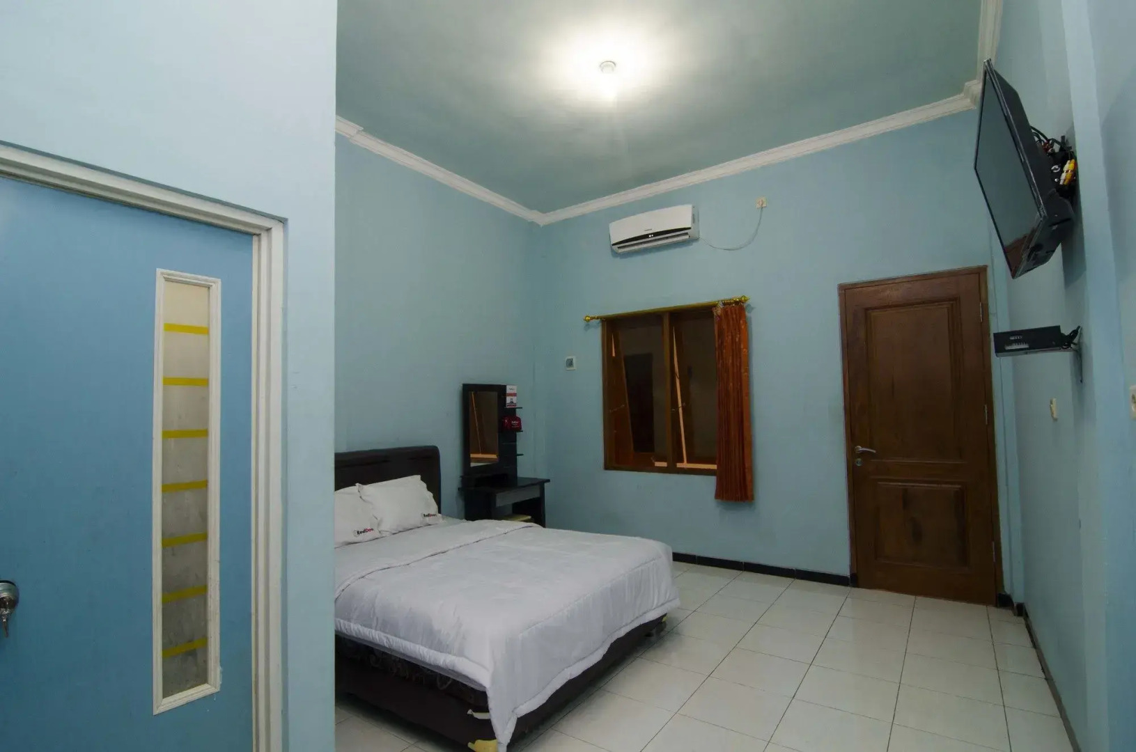 RedDoorz Near Ciputra World 2