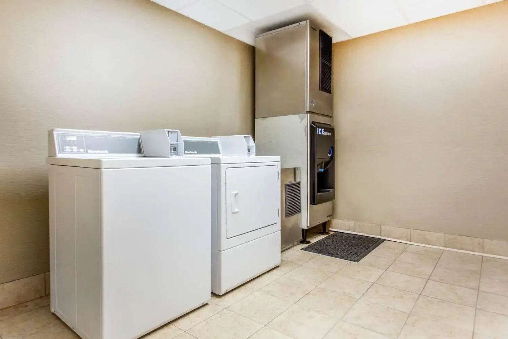 Comfort Suites Clinton near Presbyterian College