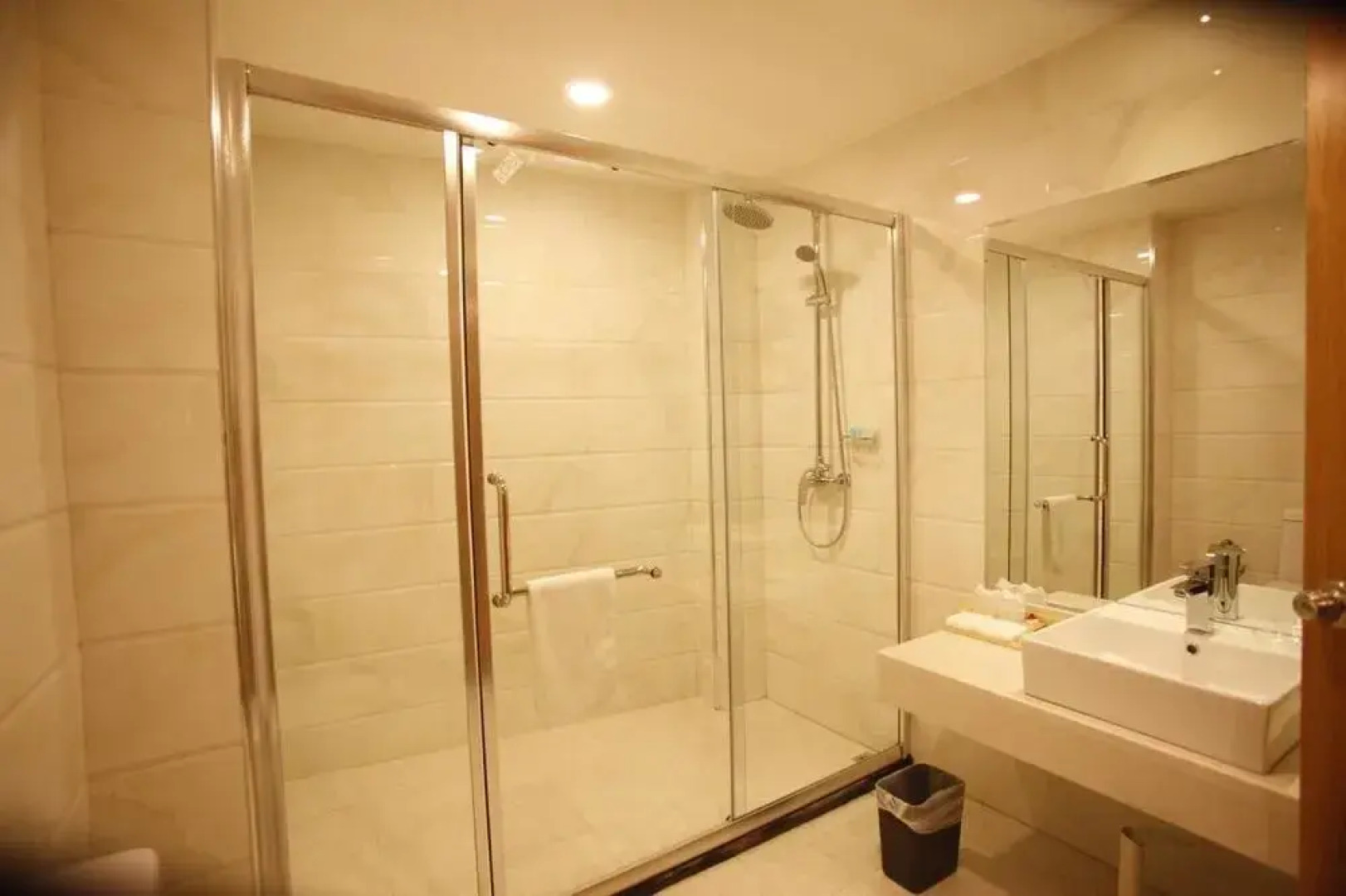 Amy Crystal Business Hotel