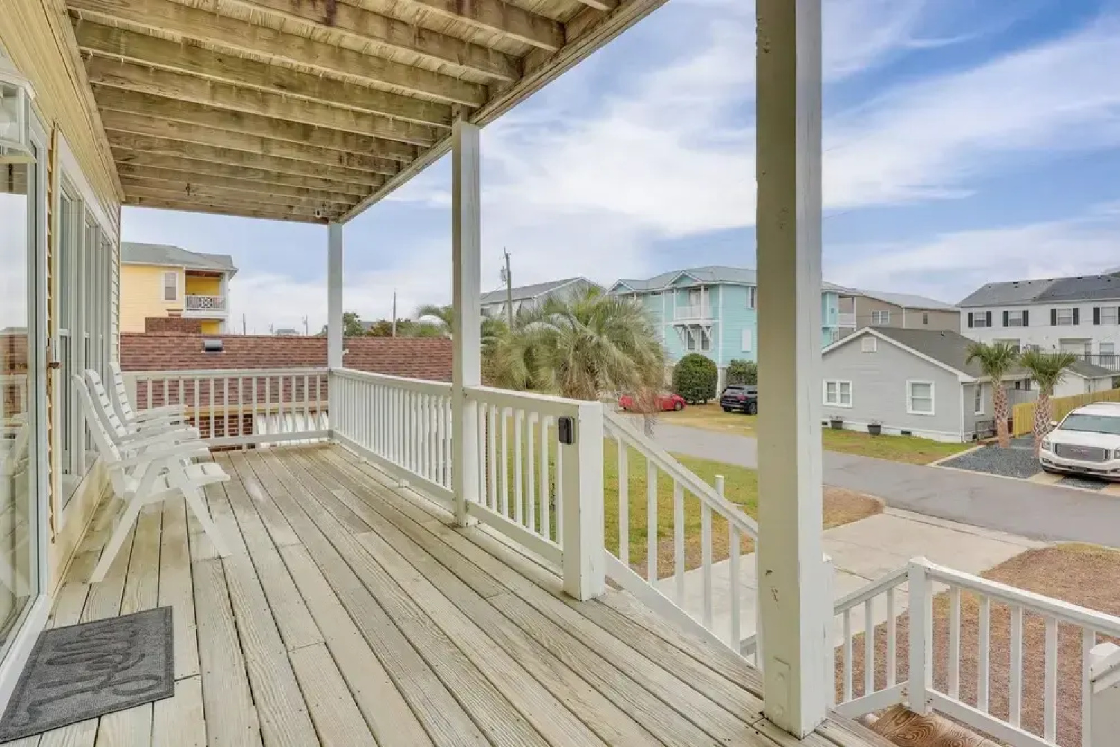 Walk to Shore: Multi-deck Townhome in Kure Beach!