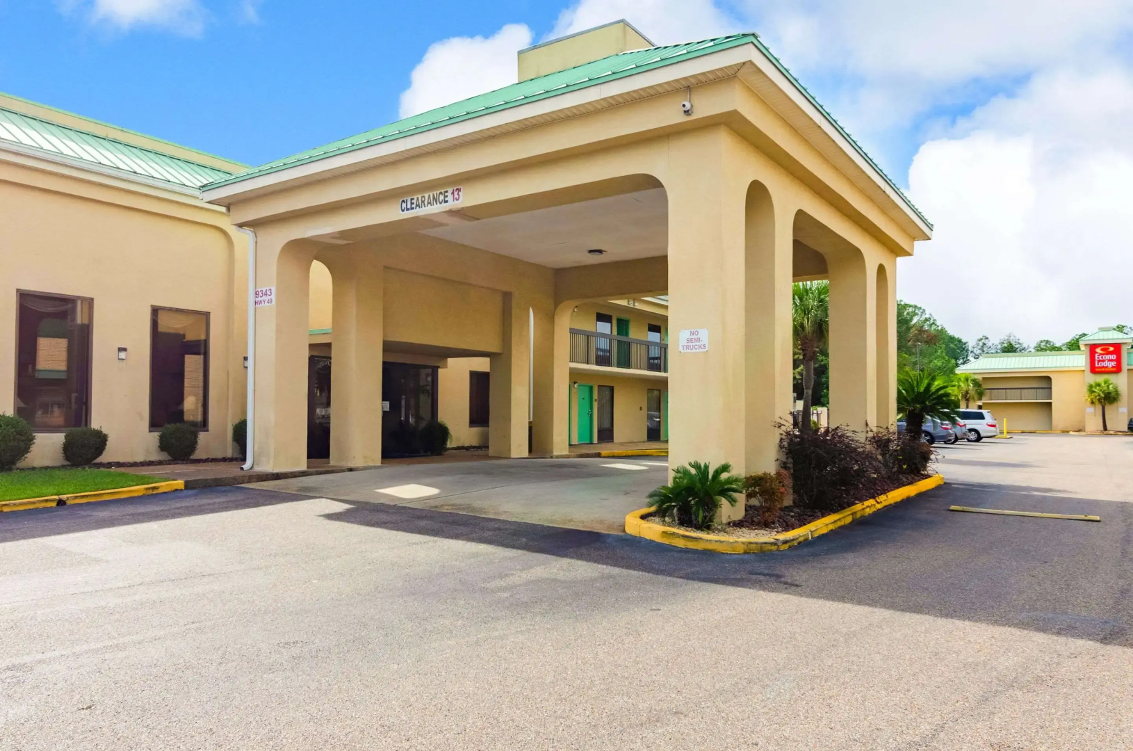 Econo Lodge Inn & Suites