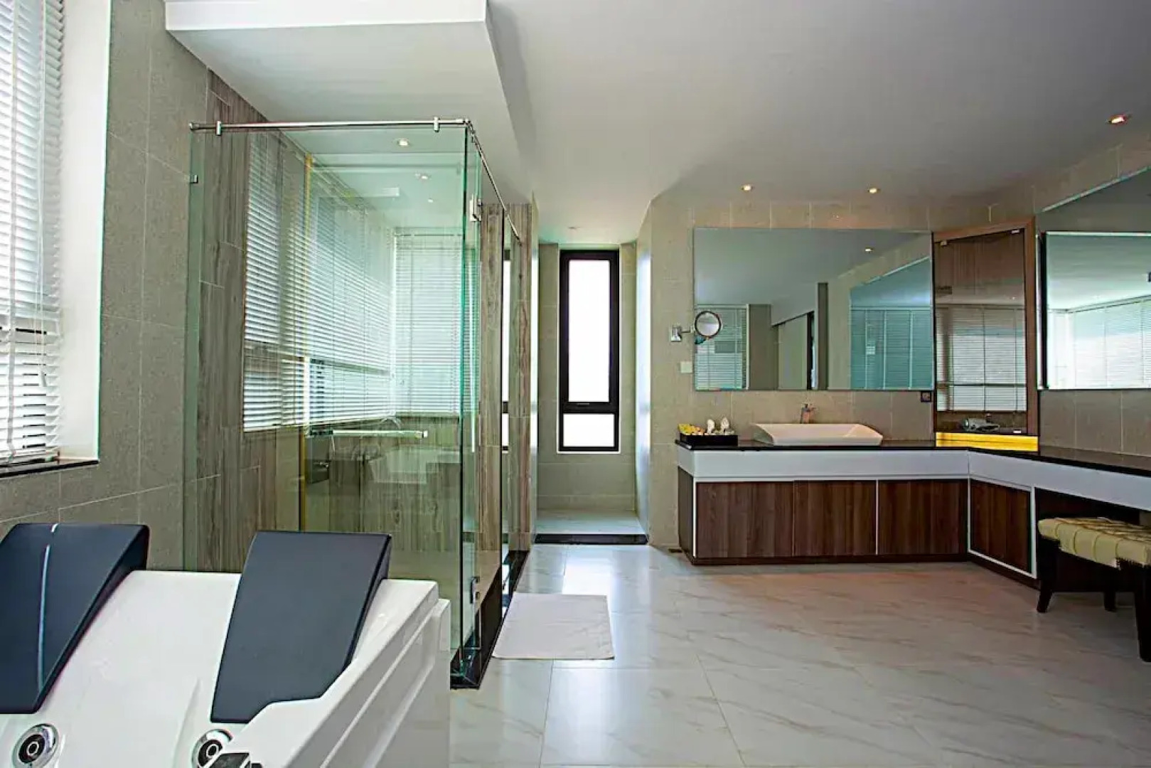 Castle Bayview Resort & Spa