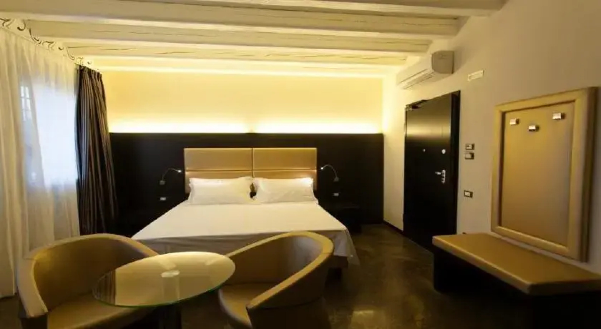 Villa Solaris Hotel & Residence