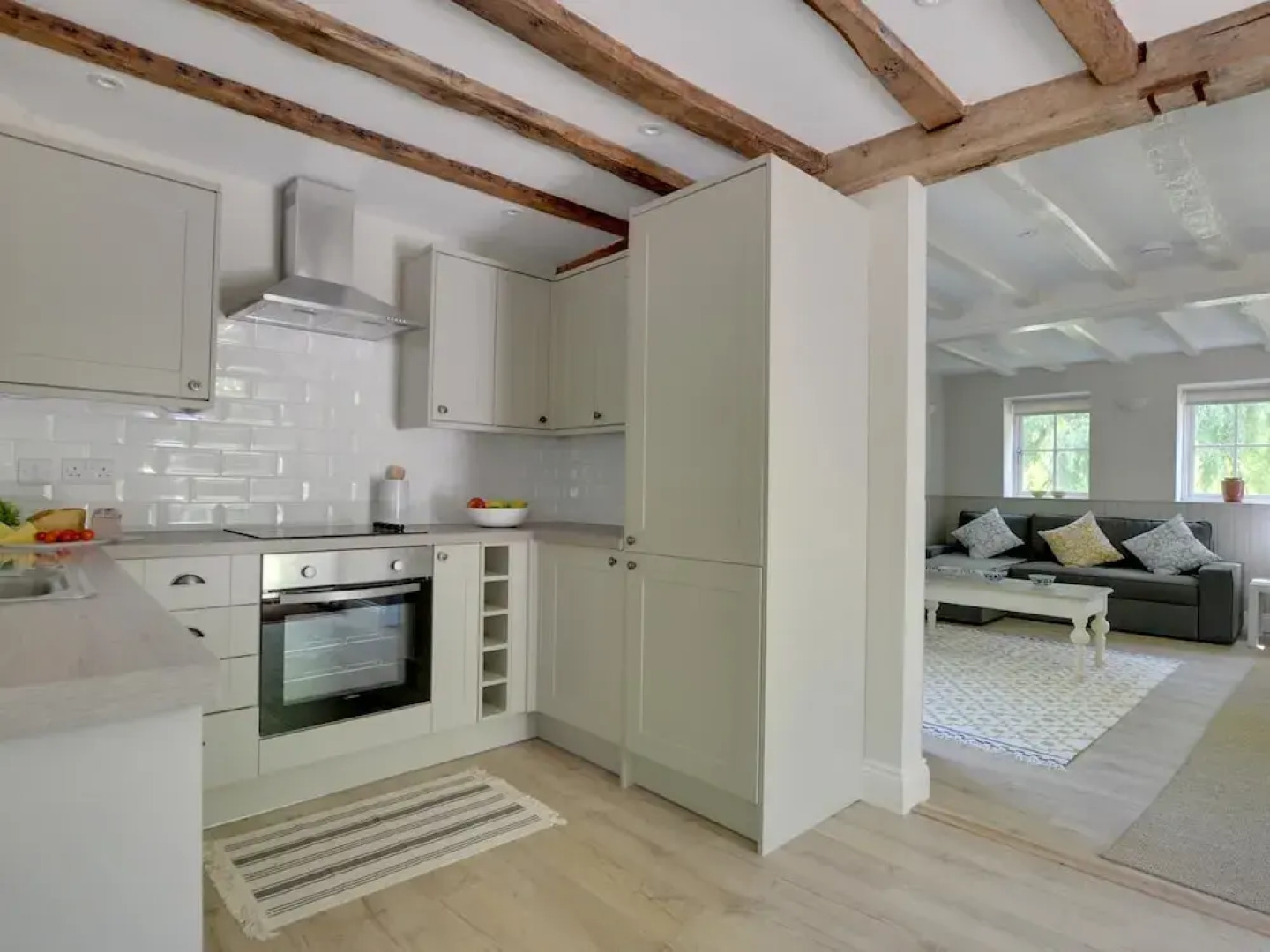 Vintage Holiday Home in Leigh With Swimming Pool