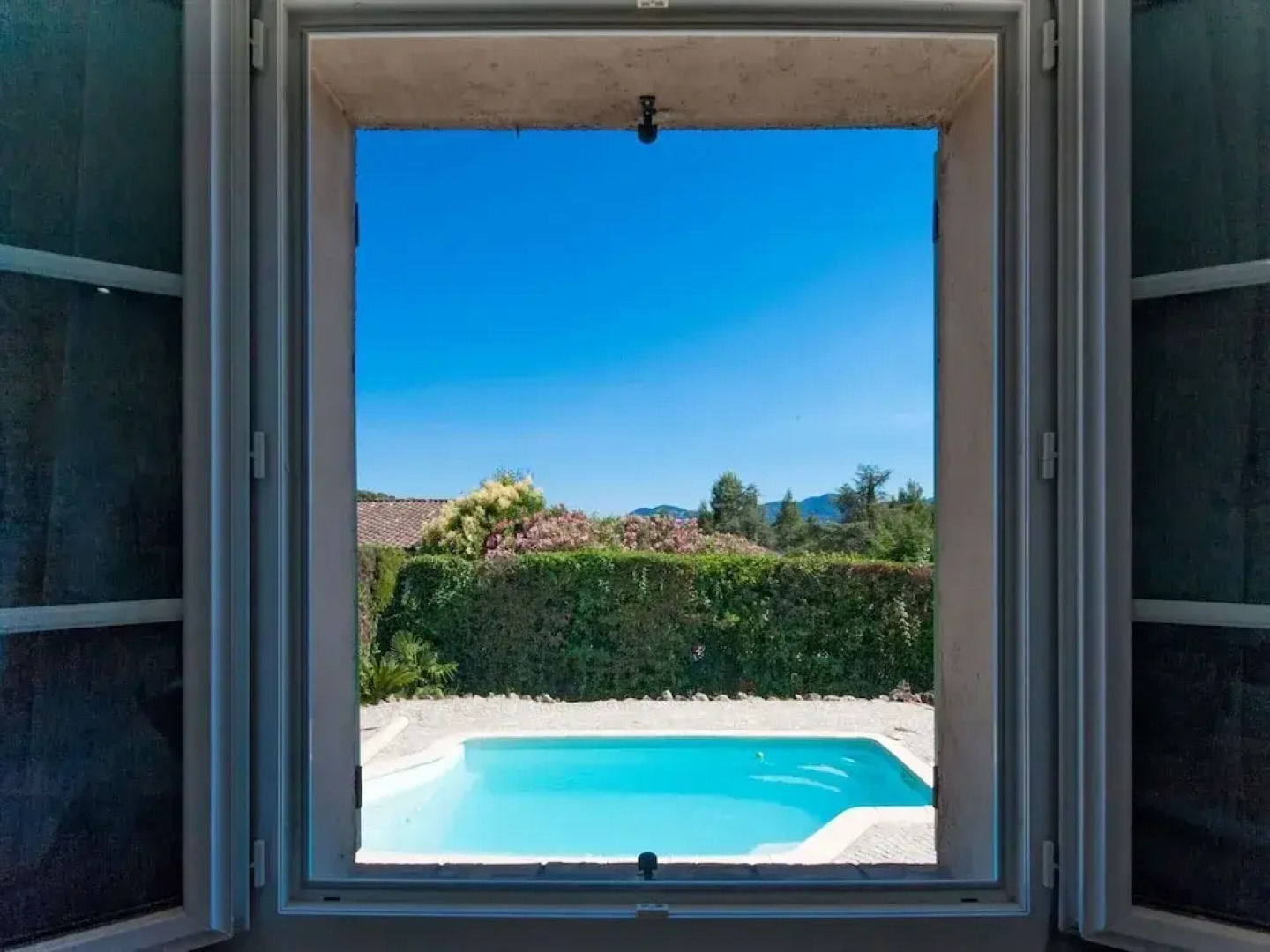 Riviera Hideaway for 2 Guests