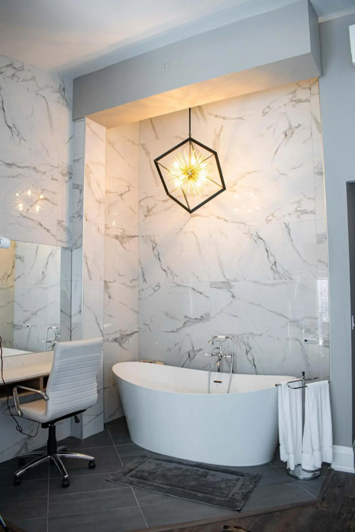 Colonial Hotel & Suites