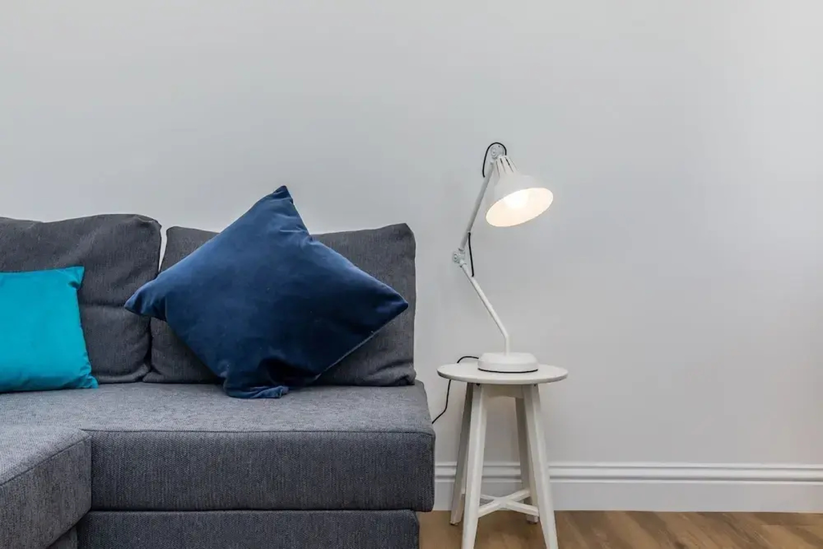 Hazelgrove Apartment | By Huluki Sussex Stays