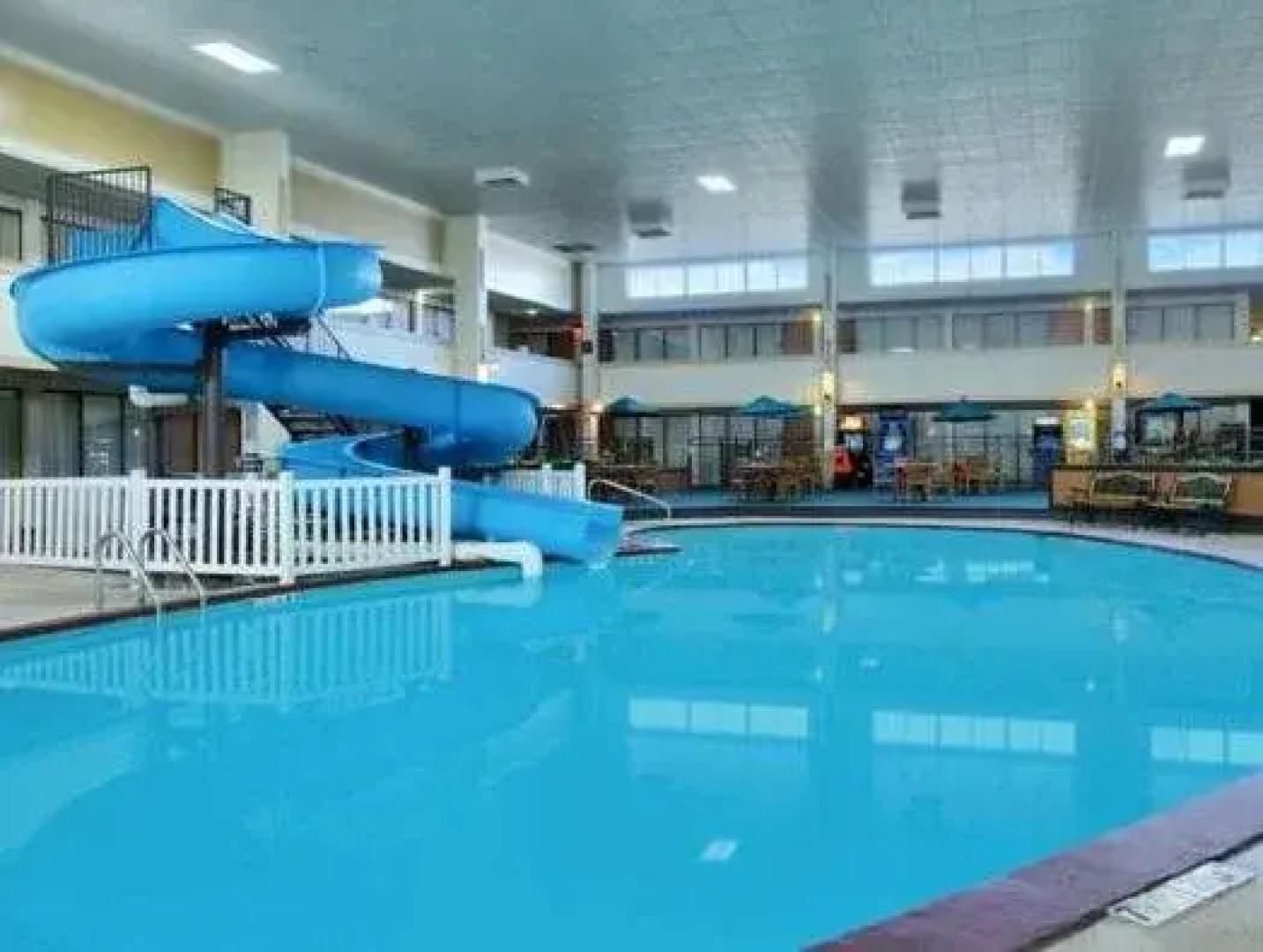 海斯大使酒店及会议中心(Hays Ambassador Hotel & Conference Center)