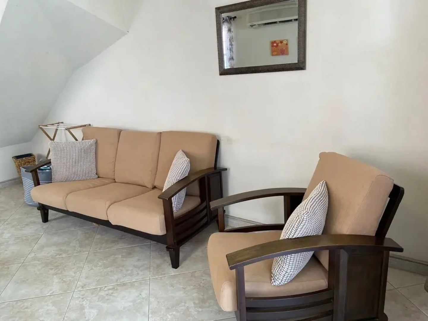 Inviting 2-bed Apartment West Coast Private