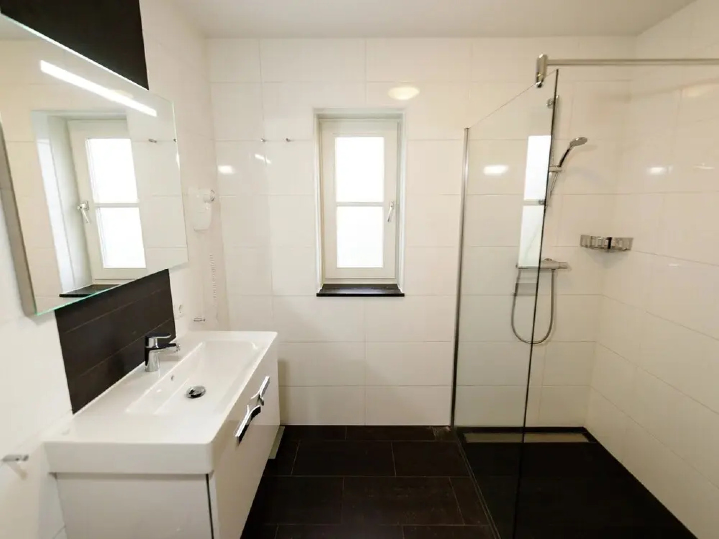 Modern House With a Jetty, Located in Beautiful Giethoorn