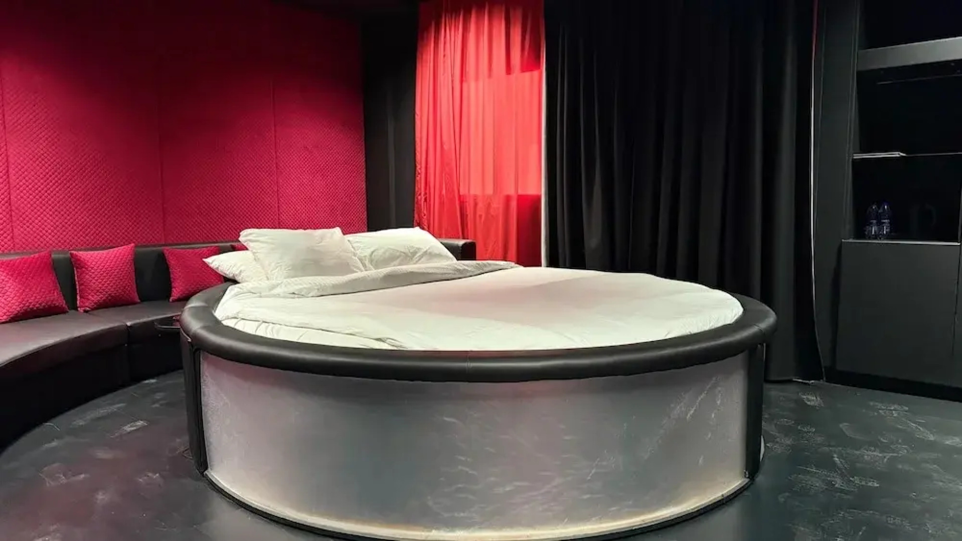 Royal Tulip Dancenter Suites Sharjah